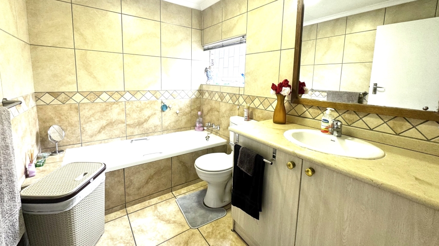 To Let 3 Bedroom Property for Rent in Elarduspark Ext 3 Gauteng