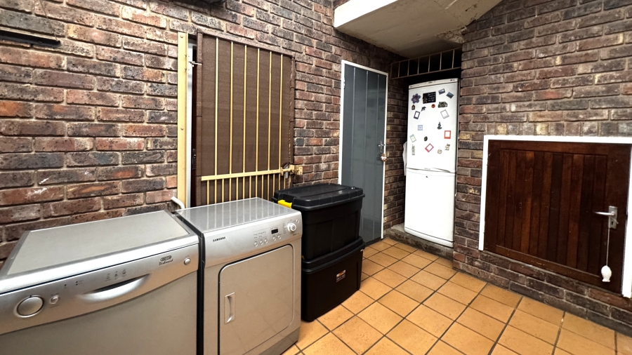 To Let 3 Bedroom Property for Rent in Elarduspark Ext 3 Gauteng