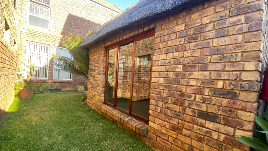 To Let 3 Bedroom Property for Rent in Elarduspark Ext 3 Gauteng