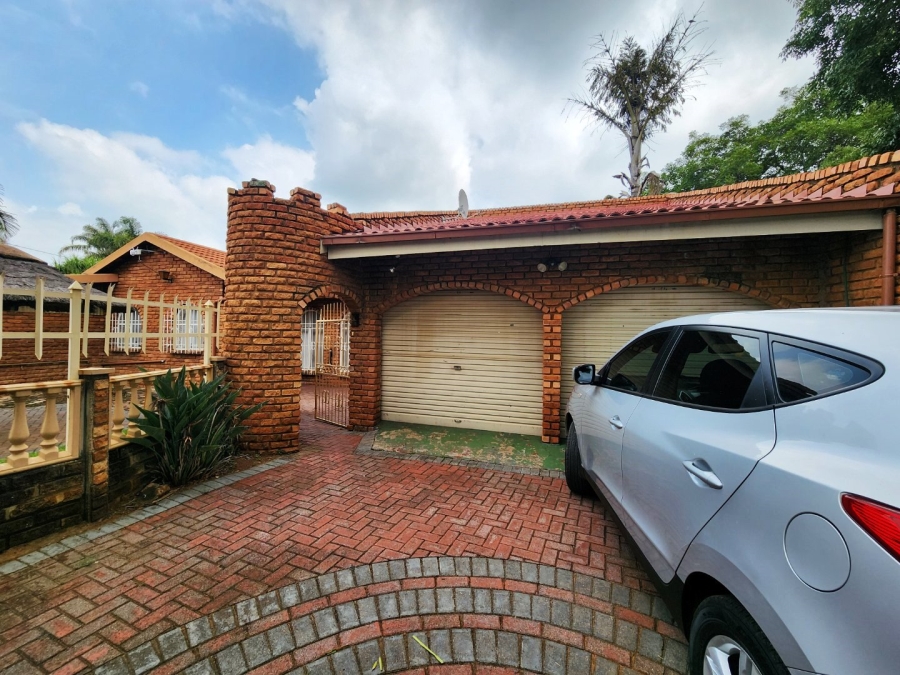 3 Bedroom Property for Sale in Dorandia Gauteng