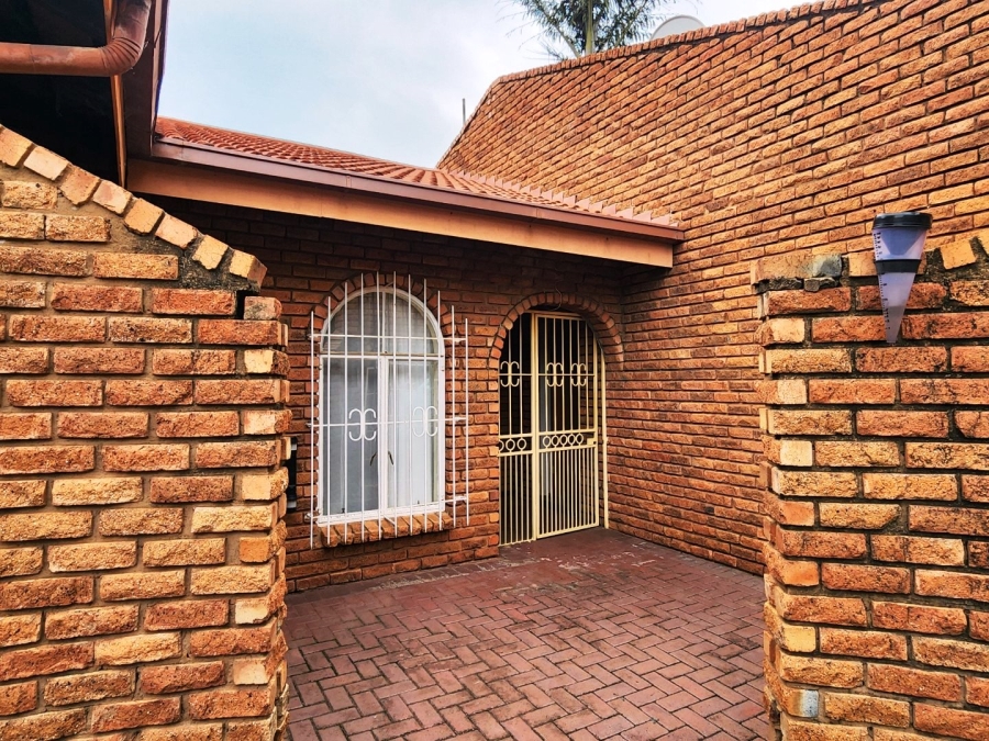 3 Bedroom Property for Sale in Dorandia Gauteng