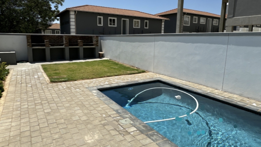1 Bedroom Property for Sale in Ferndale Gauteng