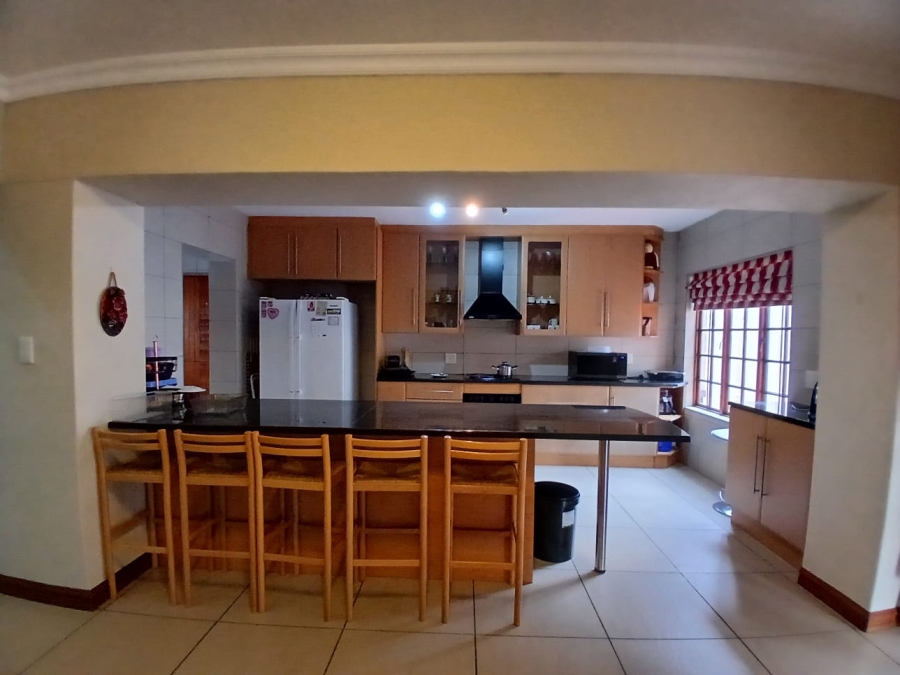 5 Bedroom Property for Sale in Die Hoewes Gauteng