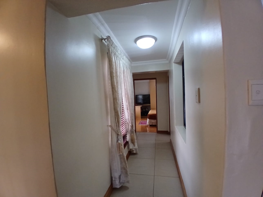 5 Bedroom Property for Sale in Die Hoewes Gauteng