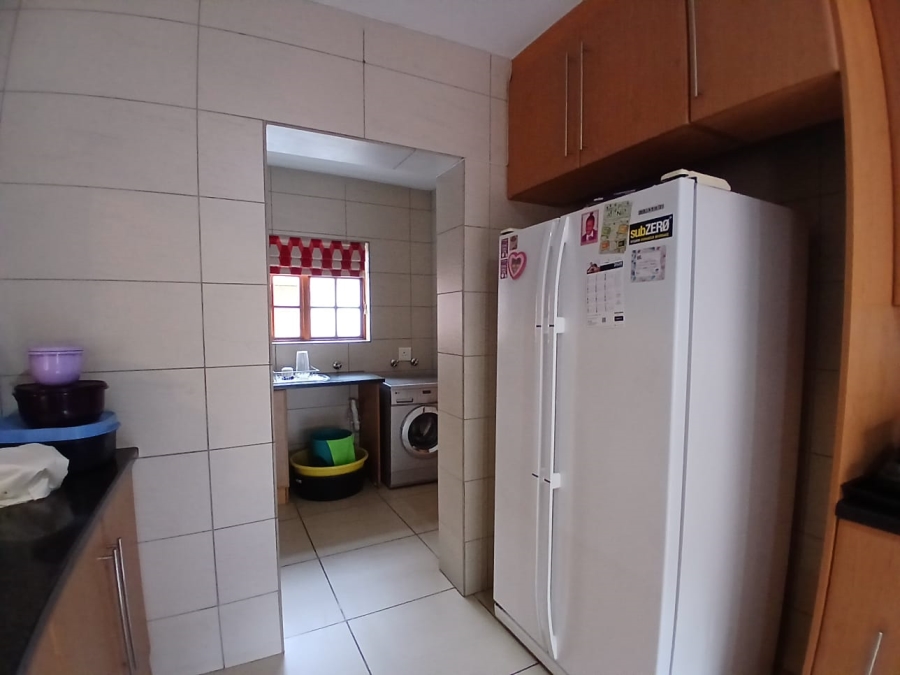 5 Bedroom Property for Sale in Die Hoewes Gauteng