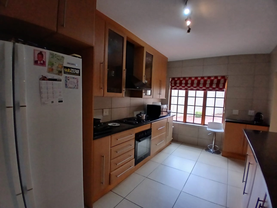 5 Bedroom Property for Sale in Die Hoewes Gauteng