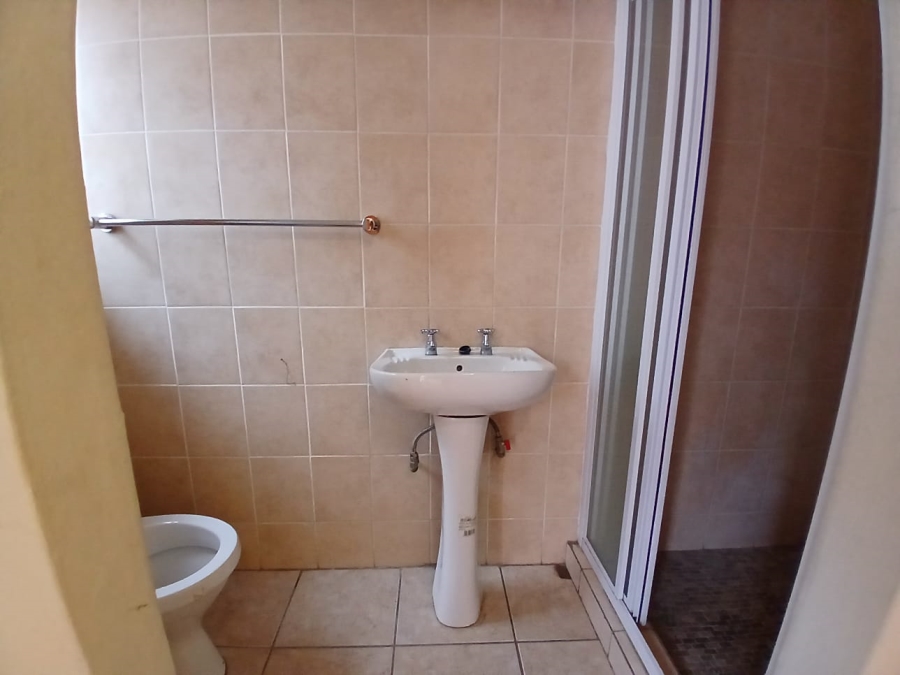 5 Bedroom Property for Sale in Die Hoewes Gauteng