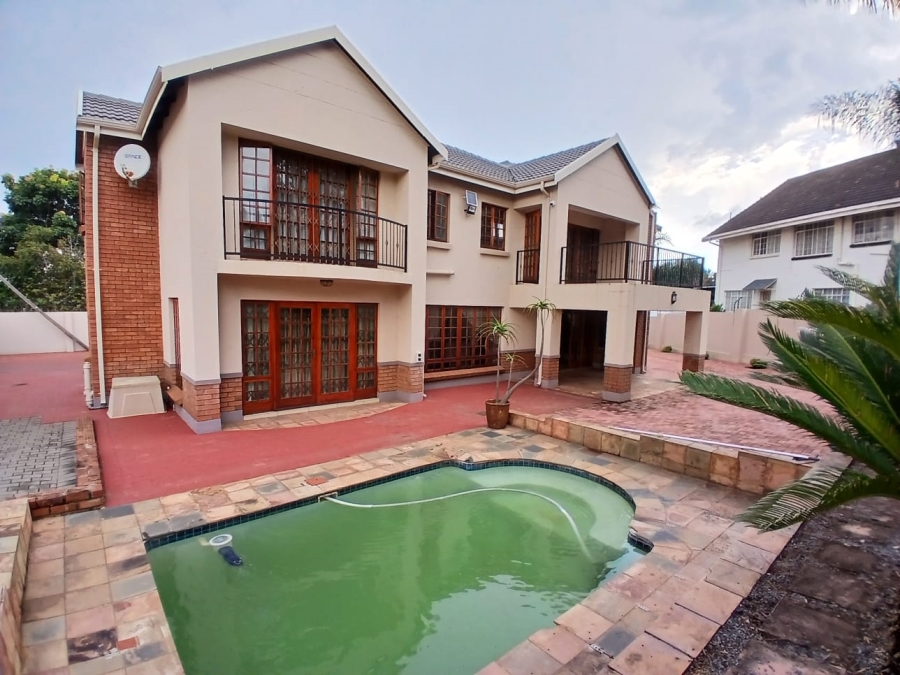 5 Bedroom Property for Sale in Die Hoewes Gauteng