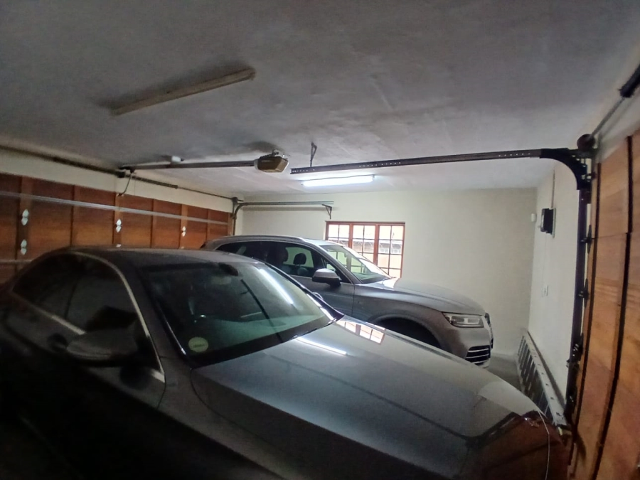 5 Bedroom Property for Sale in Die Hoewes Gauteng