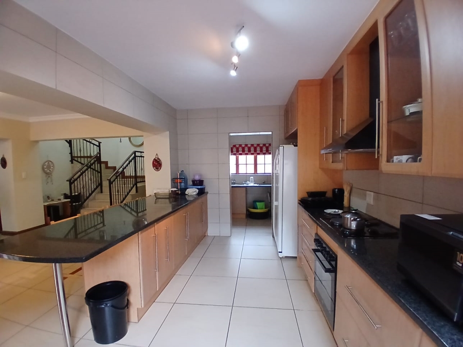 5 Bedroom Property for Sale in Die Hoewes Gauteng