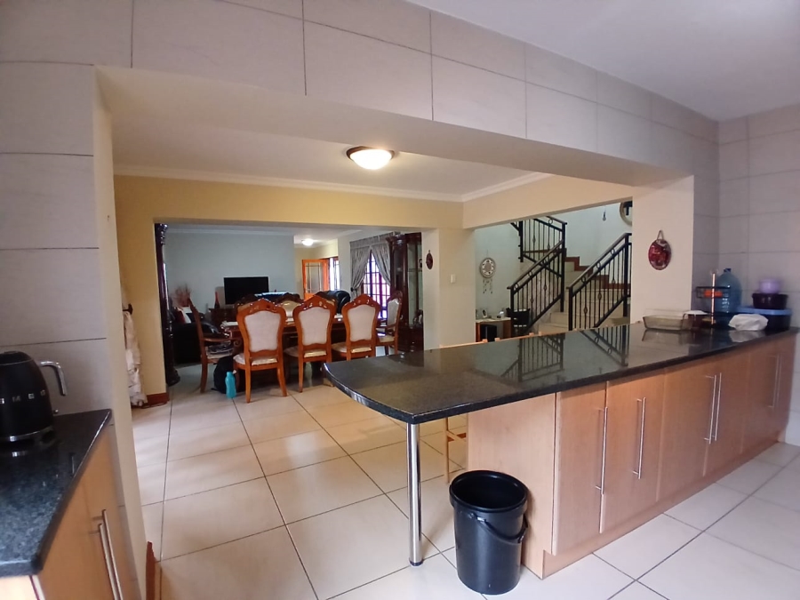 5 Bedroom Property for Sale in Die Hoewes Gauteng