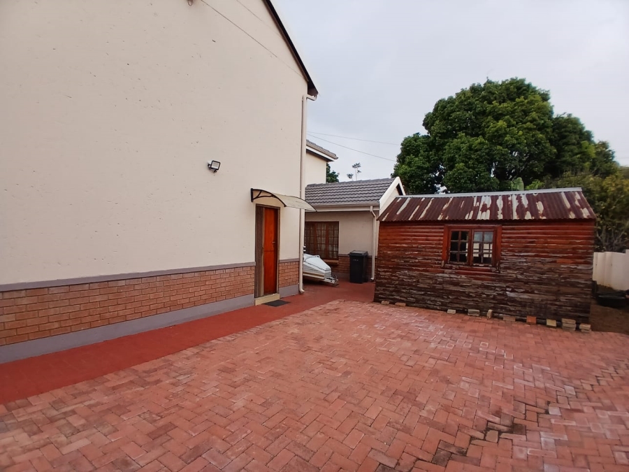 5 Bedroom Property for Sale in Die Hoewes Gauteng