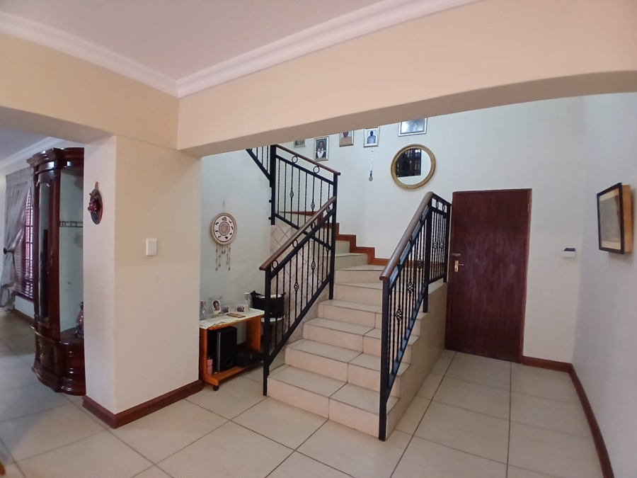 5 Bedroom Property for Sale in Die Hoewes Gauteng