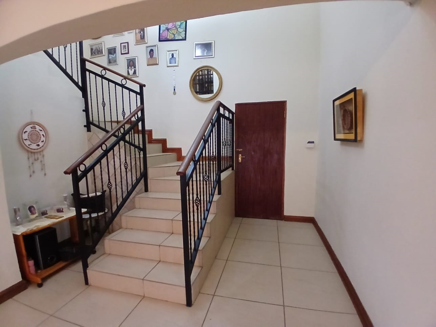 5 Bedroom Property for Sale in Die Hoewes Gauteng