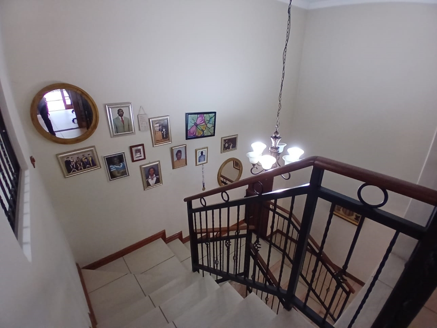 5 Bedroom Property for Sale in Die Hoewes Gauteng