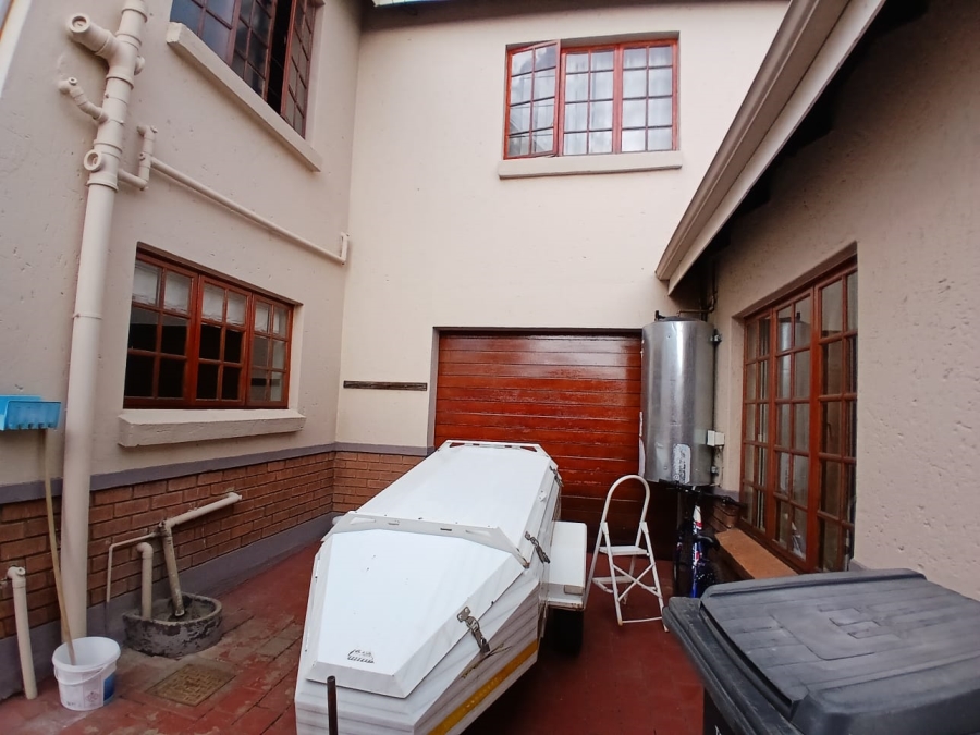 5 Bedroom Property for Sale in Die Hoewes Gauteng