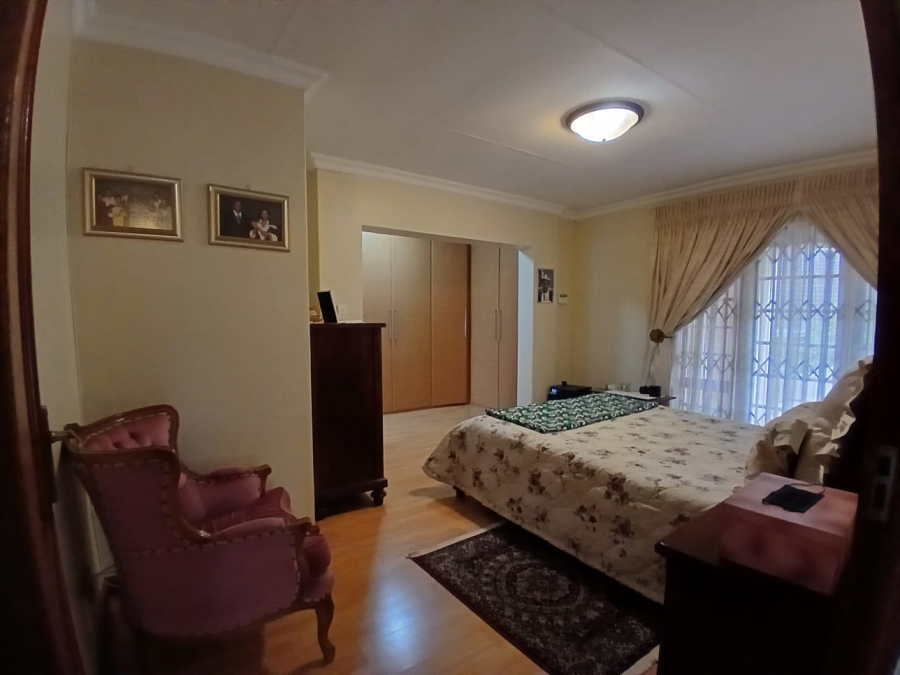 5 Bedroom Property for Sale in Die Hoewes Gauteng