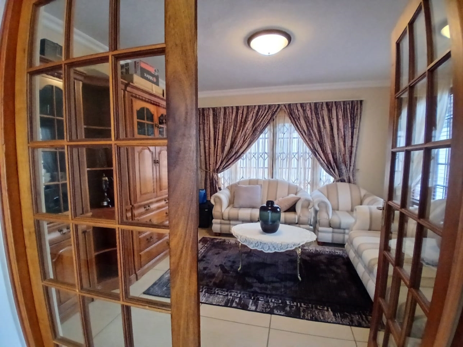 5 Bedroom Property for Sale in Die Hoewes Gauteng