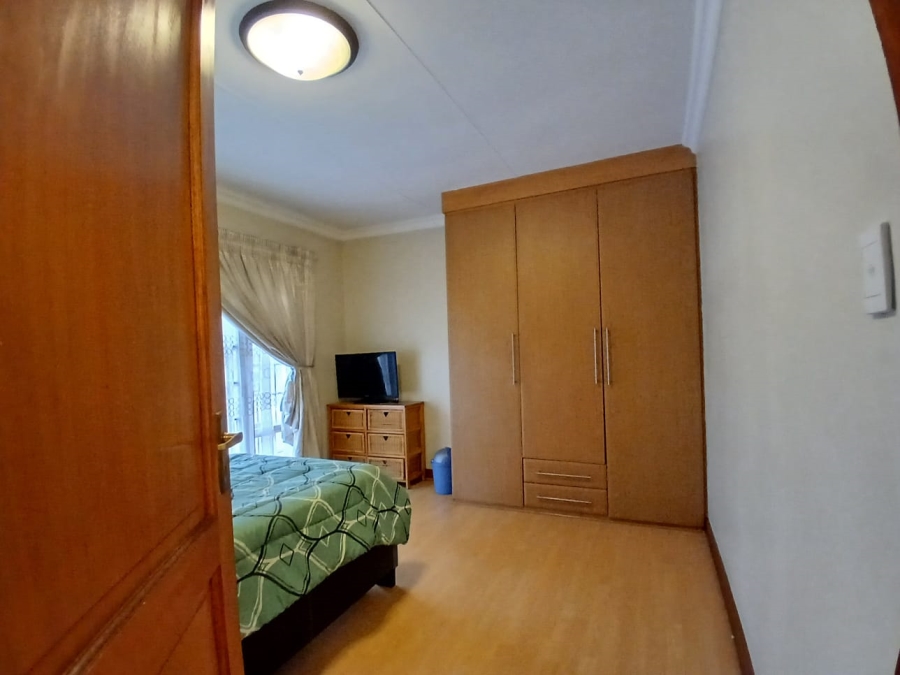 5 Bedroom Property for Sale in Die Hoewes Gauteng