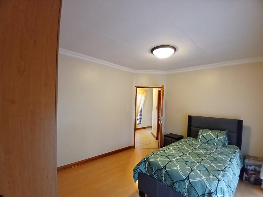 5 Bedroom Property for Sale in Die Hoewes Gauteng