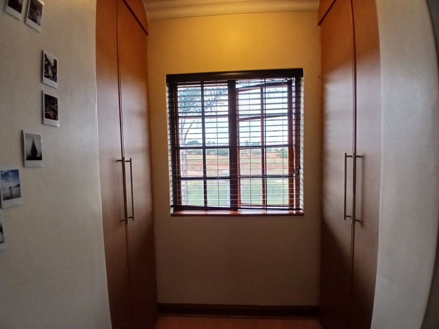5 Bedroom Property for Sale in Die Hoewes Gauteng