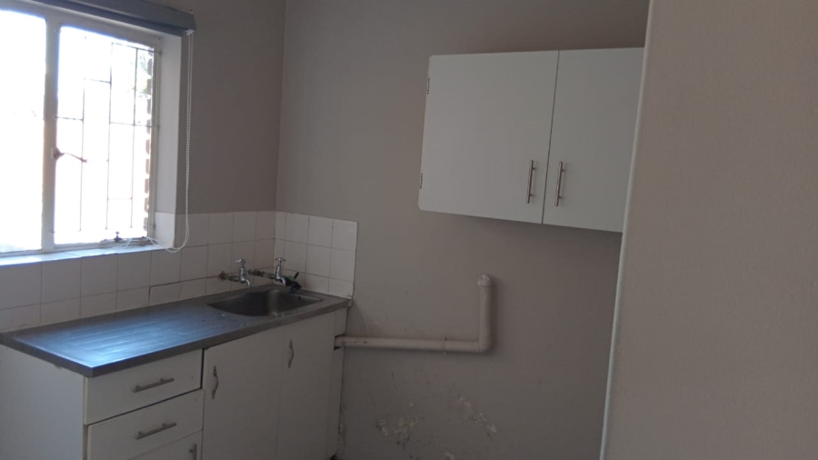 To Let 1 Bedroom Property for Rent in Casseldale Gauteng