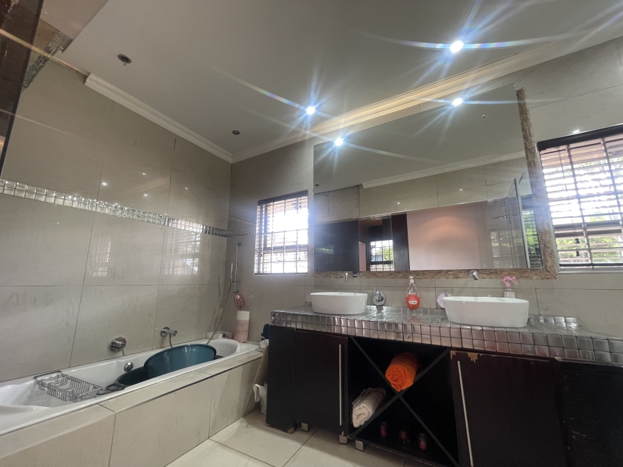 4 Bedroom Property for Sale in Waterkloof Ridge Gauteng