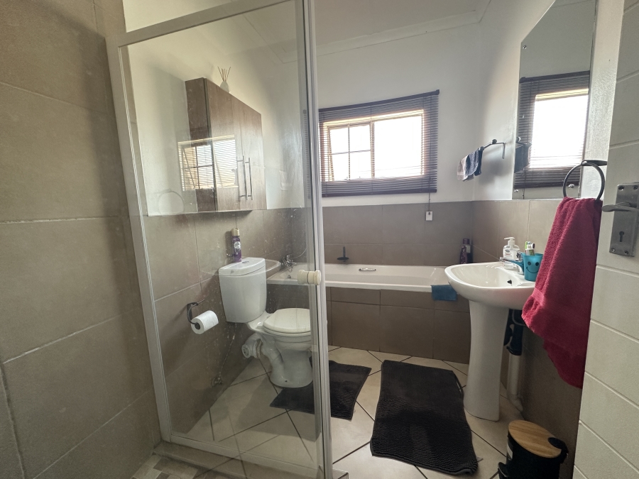 2 Bedroom Property for Sale in Mooikloof Gauteng
