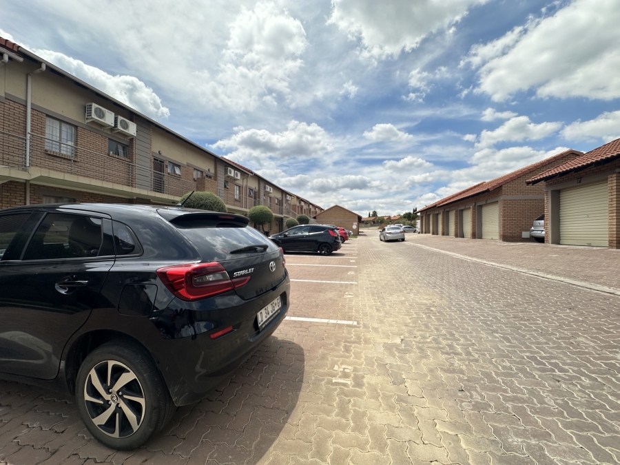2 Bedroom Property for Sale in Mooikloof Gauteng