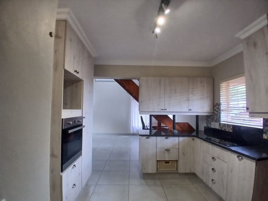 3 Bedroom Property for Sale in Die Hoewes Gauteng