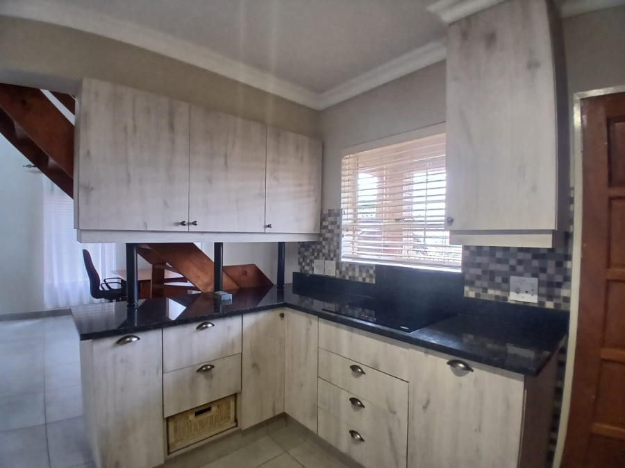 3 Bedroom Property for Sale in Die Hoewes Gauteng