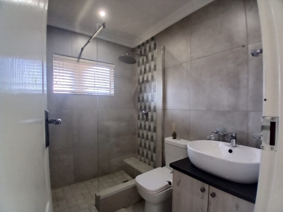 3 Bedroom Property for Sale in Die Hoewes Gauteng