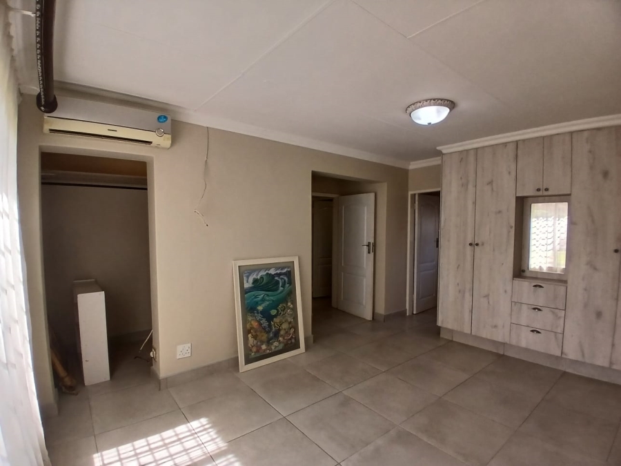 3 Bedroom Property for Sale in Die Hoewes Gauteng