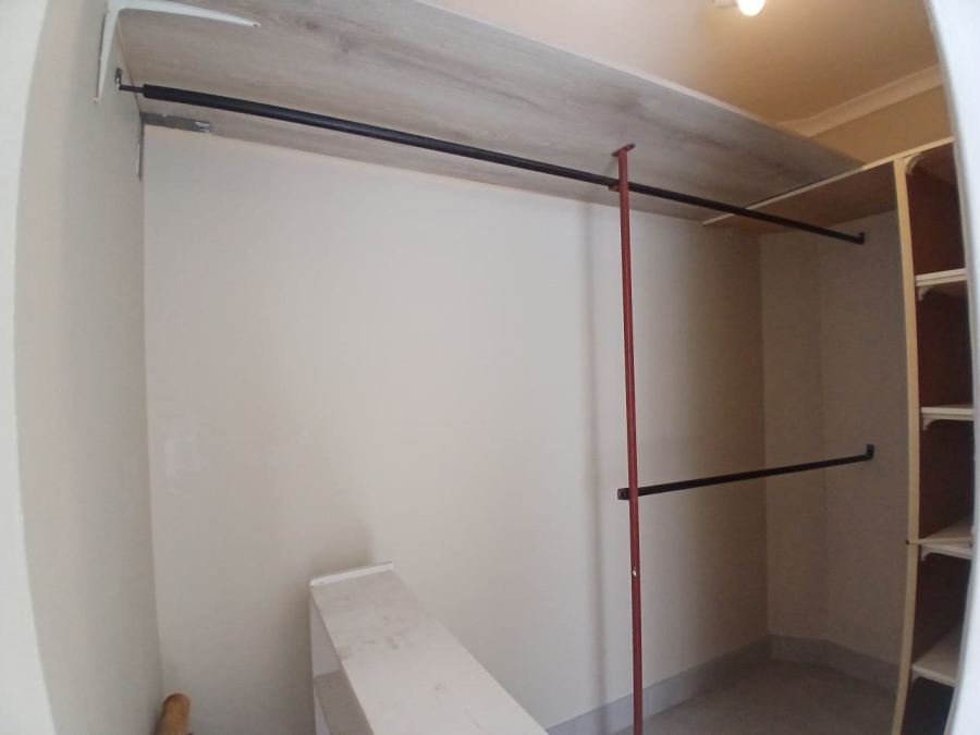 3 Bedroom Property for Sale in Die Hoewes Gauteng