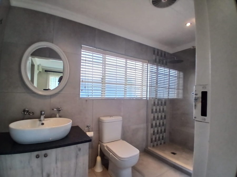 3 Bedroom Property for Sale in Die Hoewes Gauteng