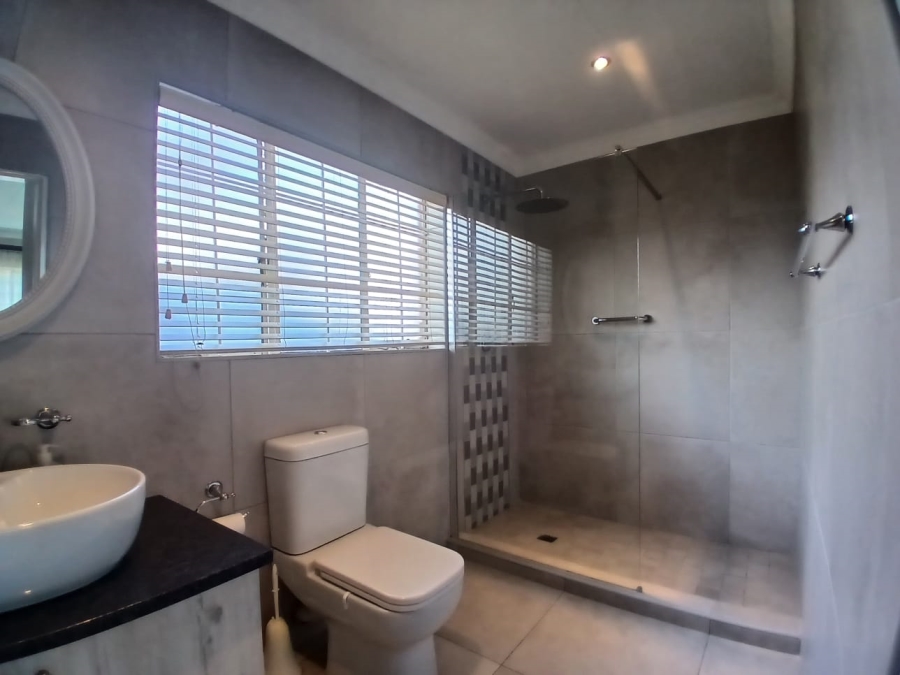 3 Bedroom Property for Sale in Die Hoewes Gauteng