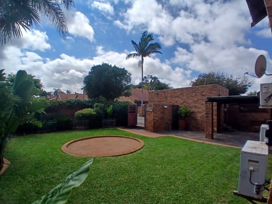 3 Bedroom Property for Sale in Die Hoewes Gauteng