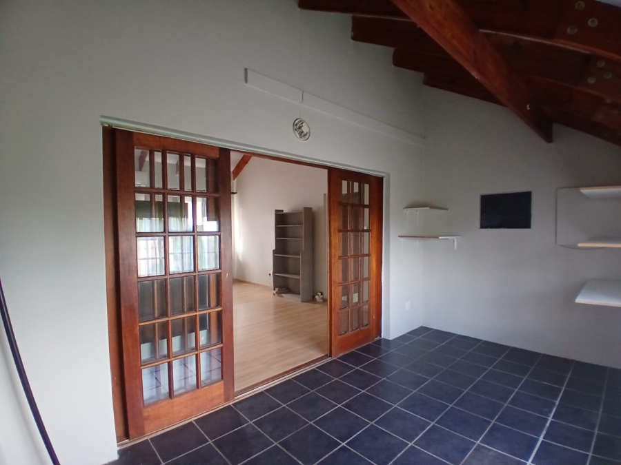 3 Bedroom Property for Sale in Die Hoewes Gauteng