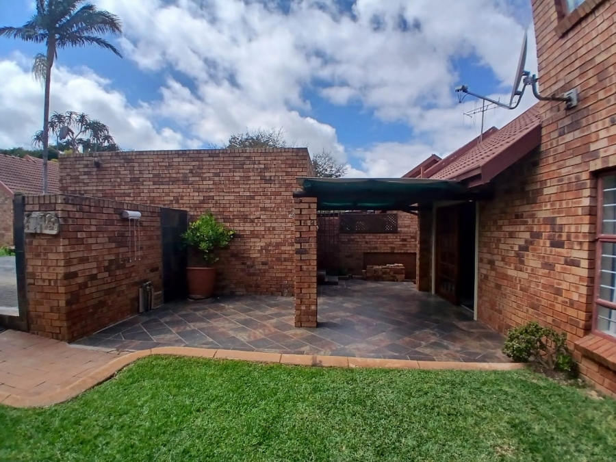 3 Bedroom Property for Sale in Die Hoewes Gauteng