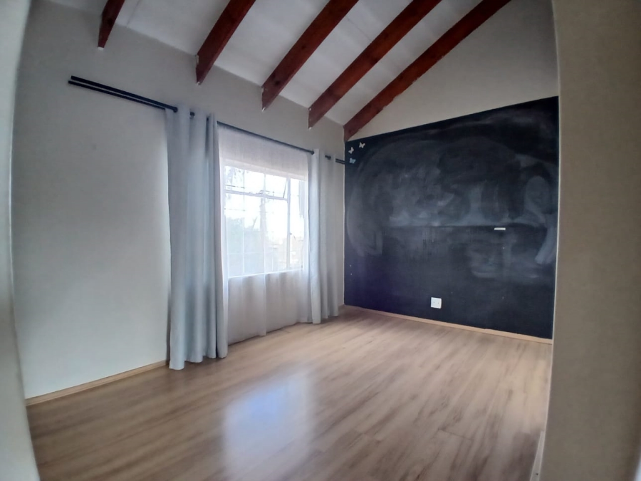 3 Bedroom Property for Sale in Die Hoewes Gauteng