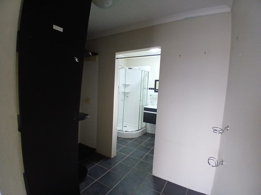 3 Bedroom Property for Sale in Die Hoewes Gauteng