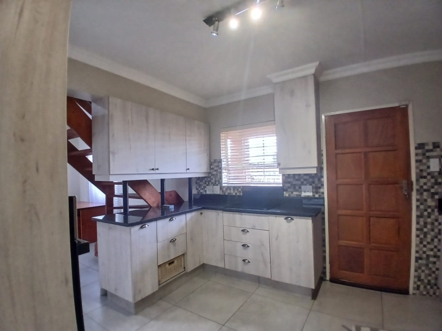 3 Bedroom Property for Sale in Die Hoewes Gauteng