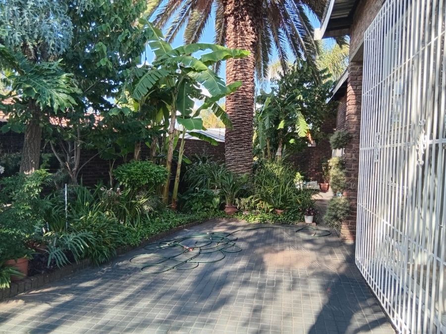 4 Bedroom Property for Sale in Edelweiss Gauteng