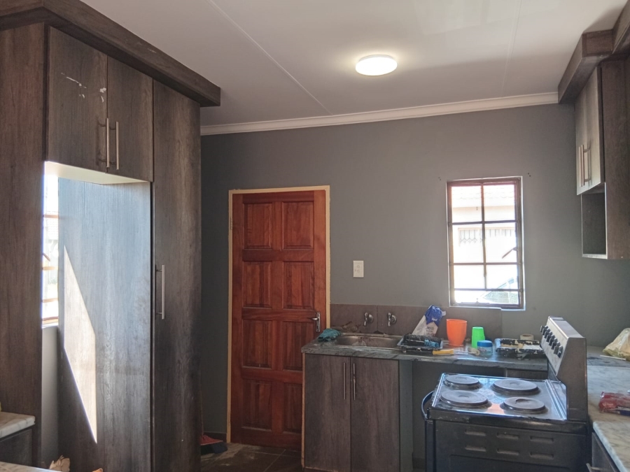 To Let 2 Bedroom Property for Rent in Selcourt Gauteng