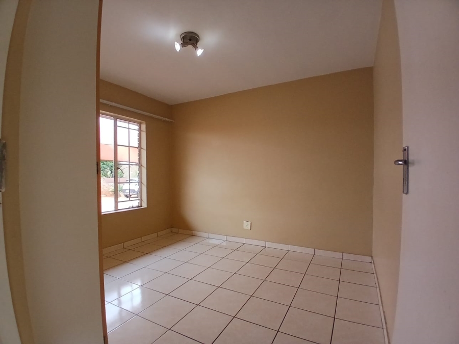 1 Bedroom Property for Sale in Highveld Gauteng