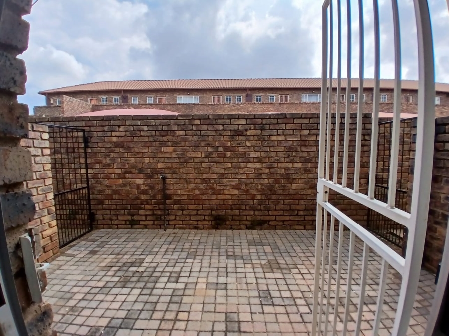 1 Bedroom Property for Sale in Highveld Gauteng