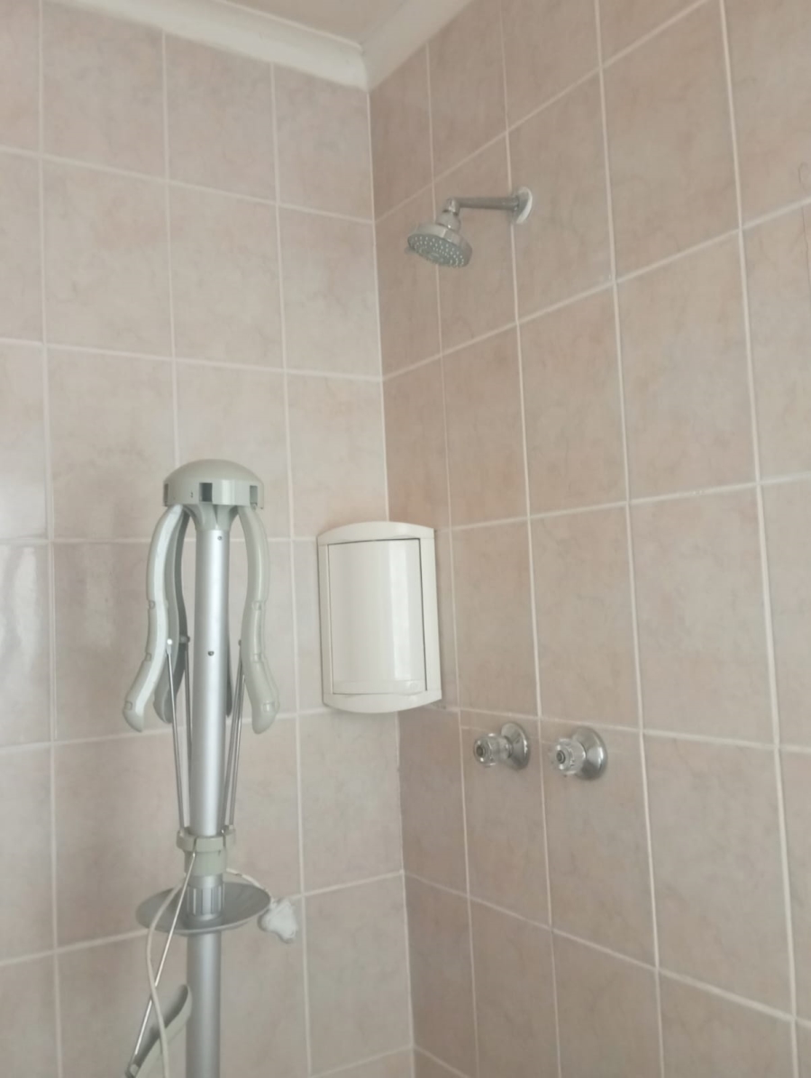 4 Bedroom Property for Sale in Crown Gardens Gauteng