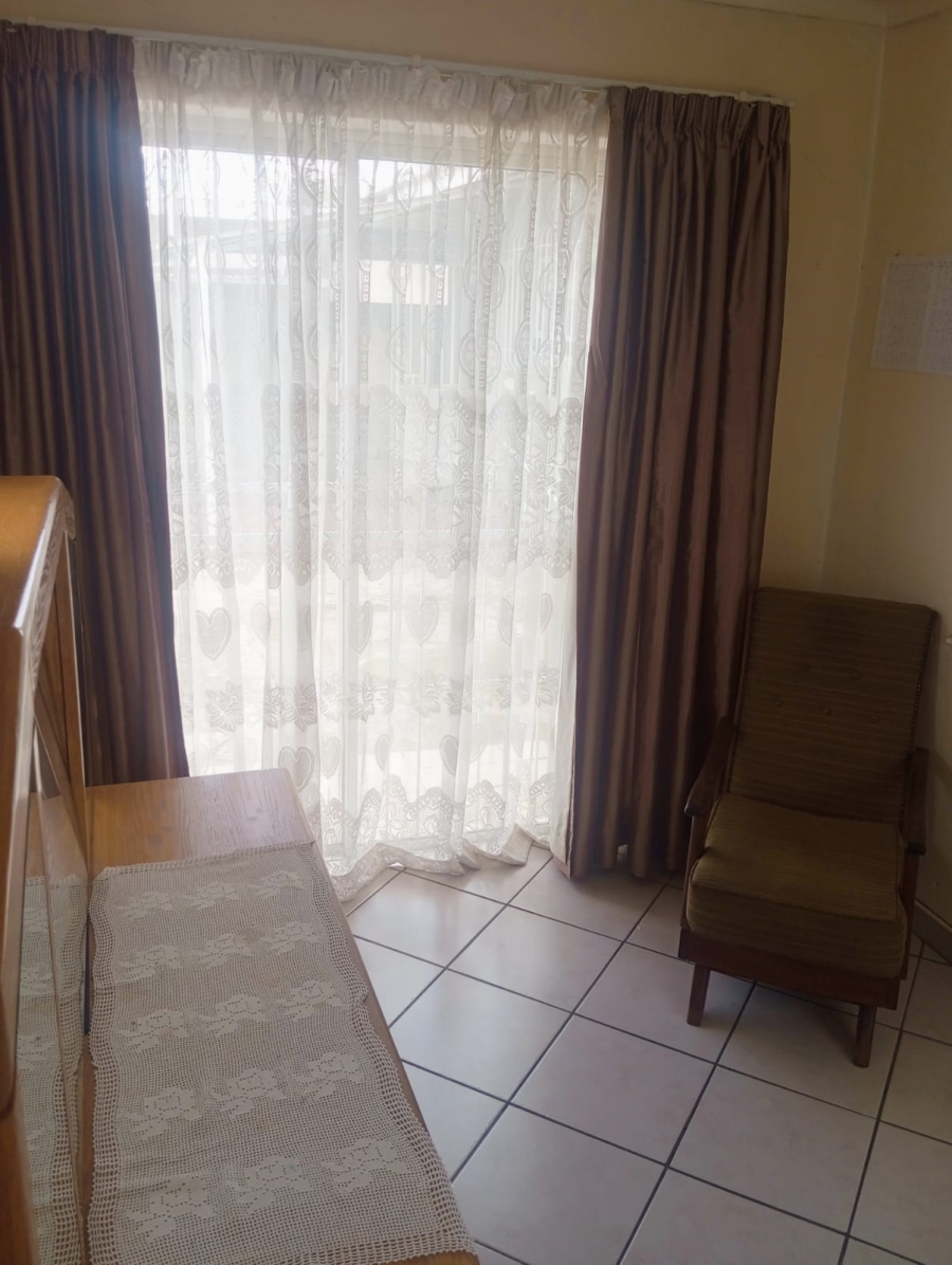 4 Bedroom Property for Sale in Crown Gardens Gauteng