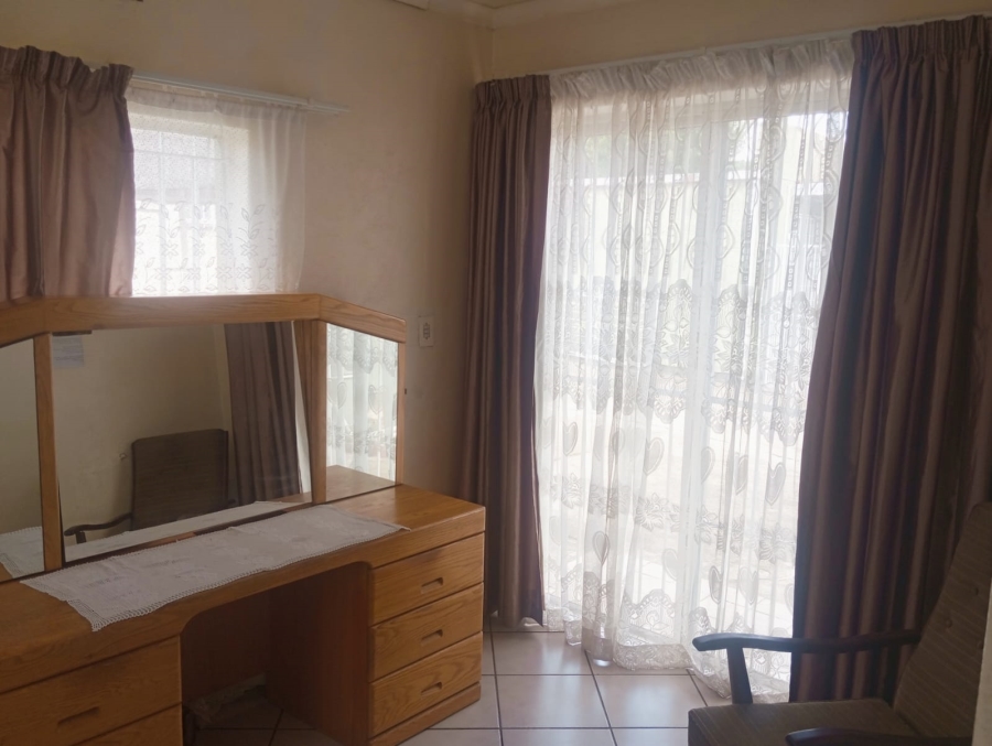 4 Bedroom Property for Sale in Crown Gardens Gauteng