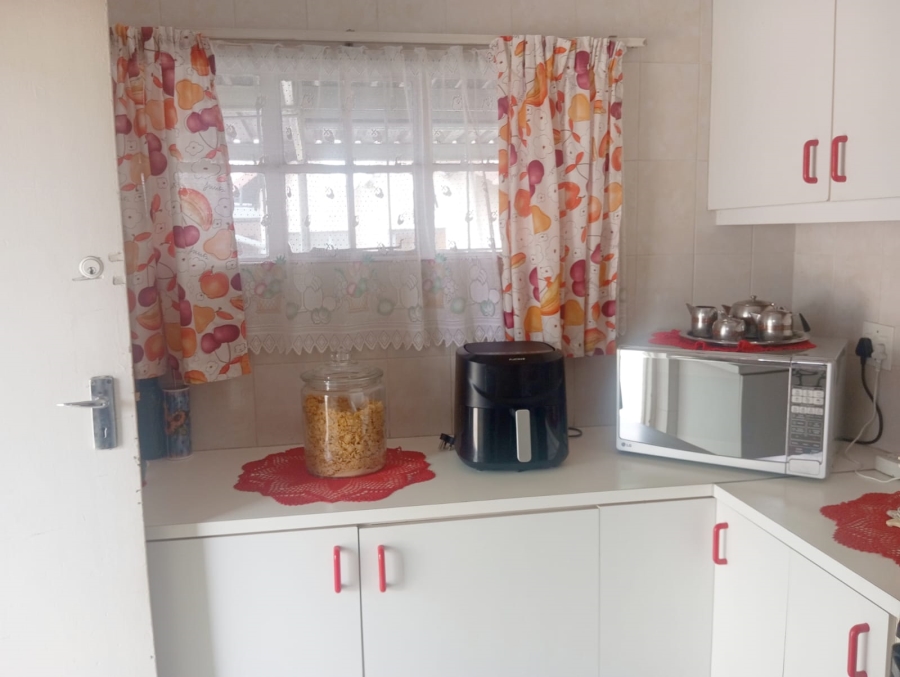 4 Bedroom Property for Sale in Crown Gardens Gauteng